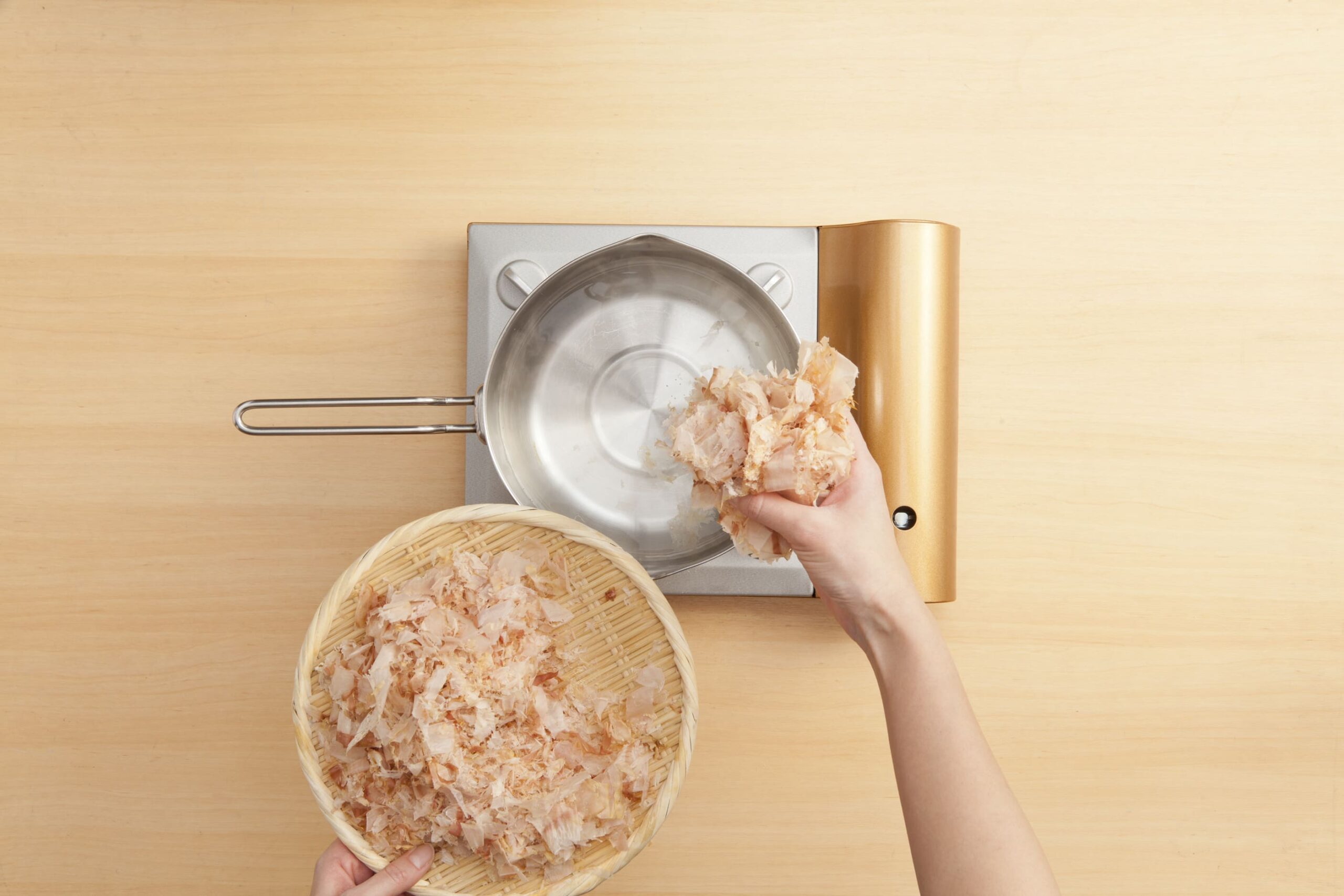 Katsuobushi dashi (soup stock of dried skipjack tuna)